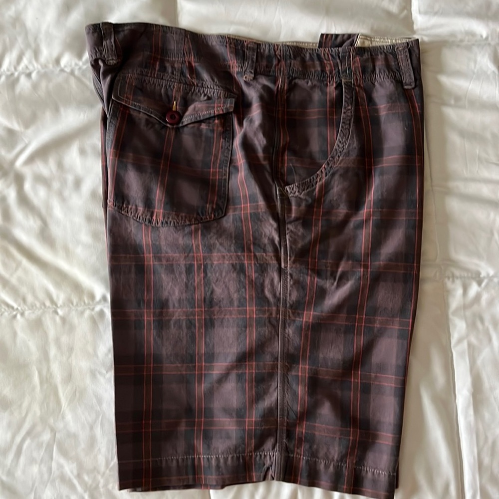 Men’s True Grit casual shorts.